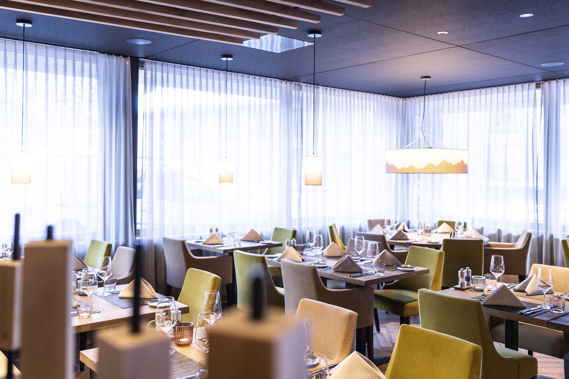 Stilvoll eingerichteter Restaurantbereich im Hotel Krone
