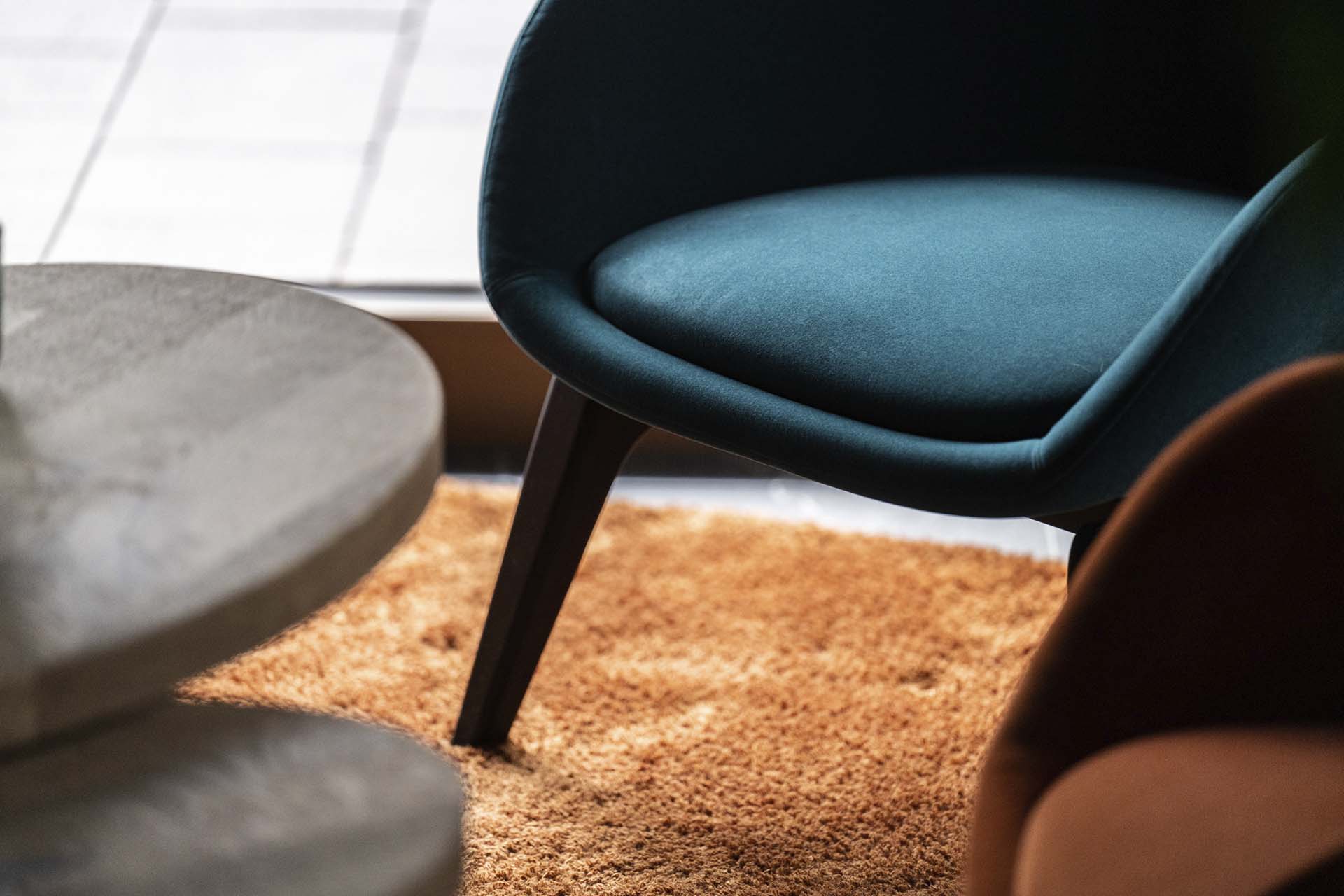 Nahaufnahme von Details der Bar & Lounge im Hotel Krone
