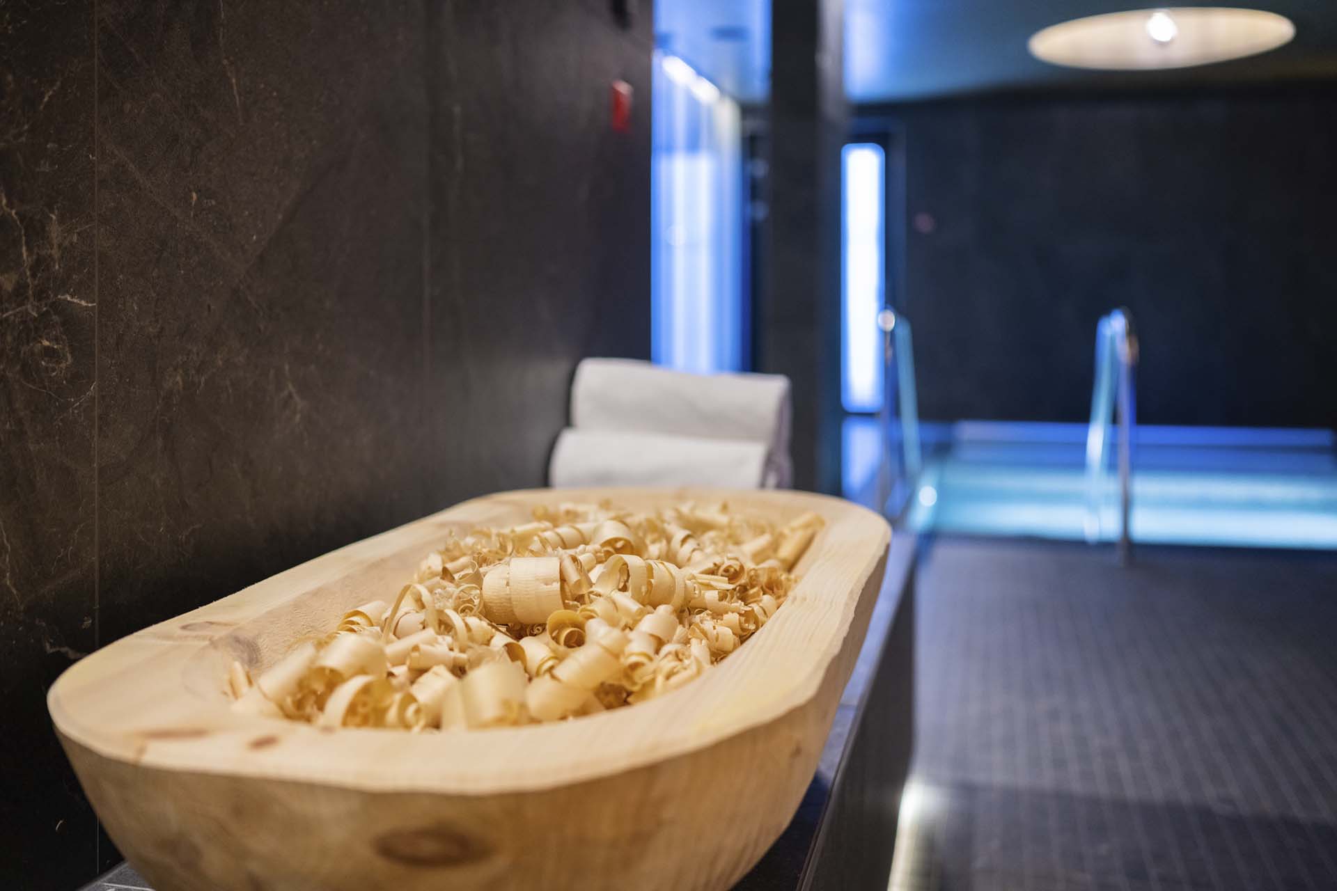 Wellnessbereich im Hotel Krone mit aromatischen Hobelspänen