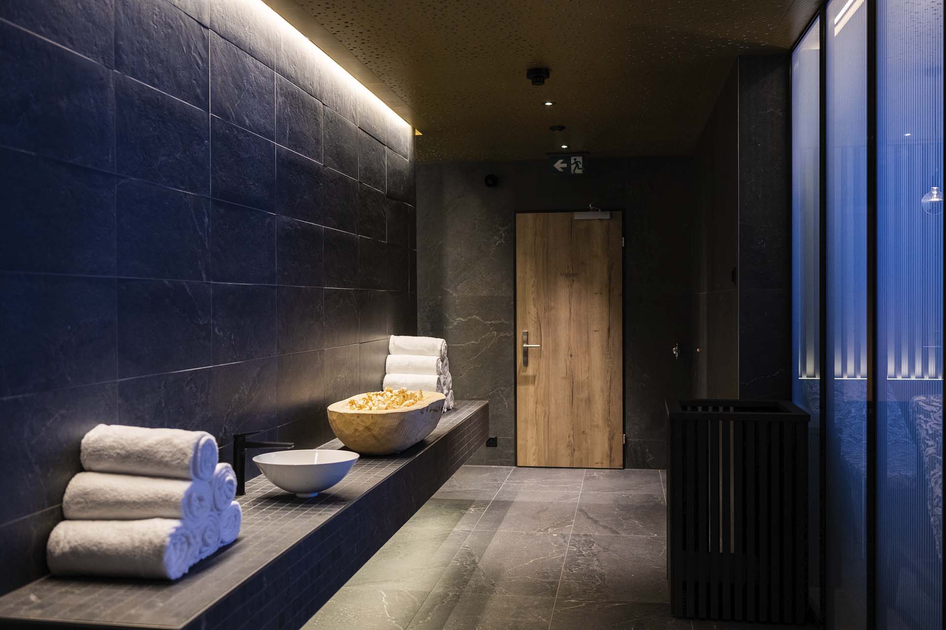 Wellnessbereich im Hotel Krone mit frischen Tüchern und entspannter Atmosphäre