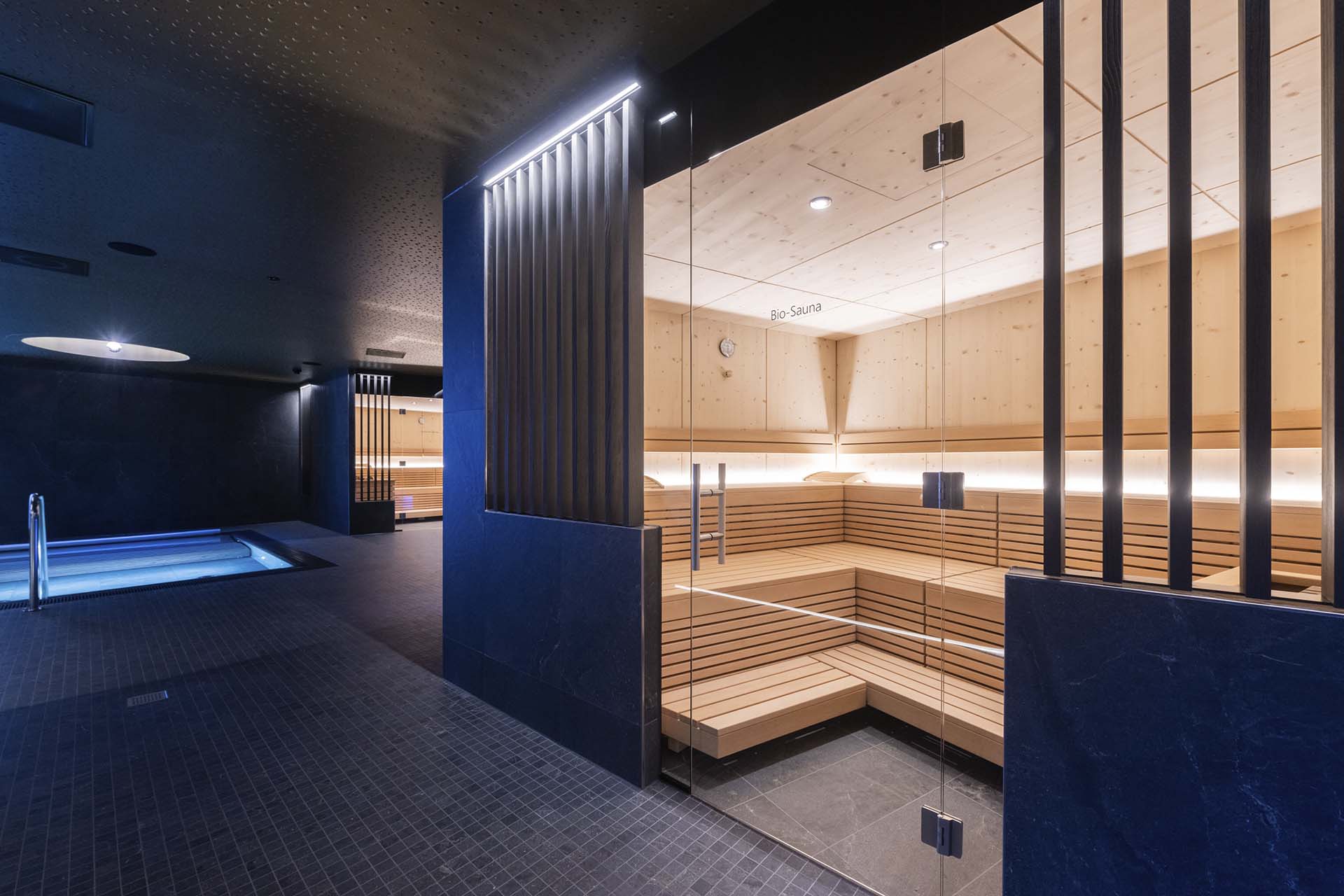 Entspannender Wellnessbereich mit Sauna im Hotel Krone