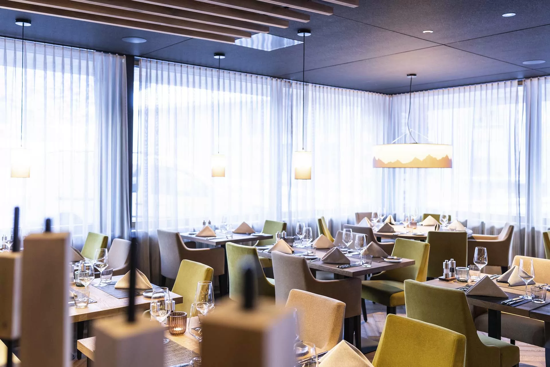 Stilvoll eingerichteter Restaurantbereich im Hotel Krone